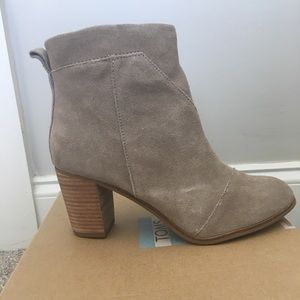 NWT Tom’s Lunata booties Size 9.5